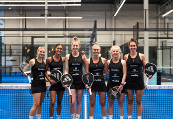 Peakz dames padel teamfoto