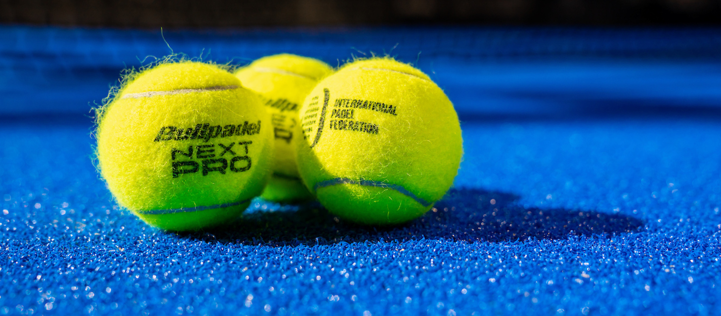 Padelballen Aan Het Net