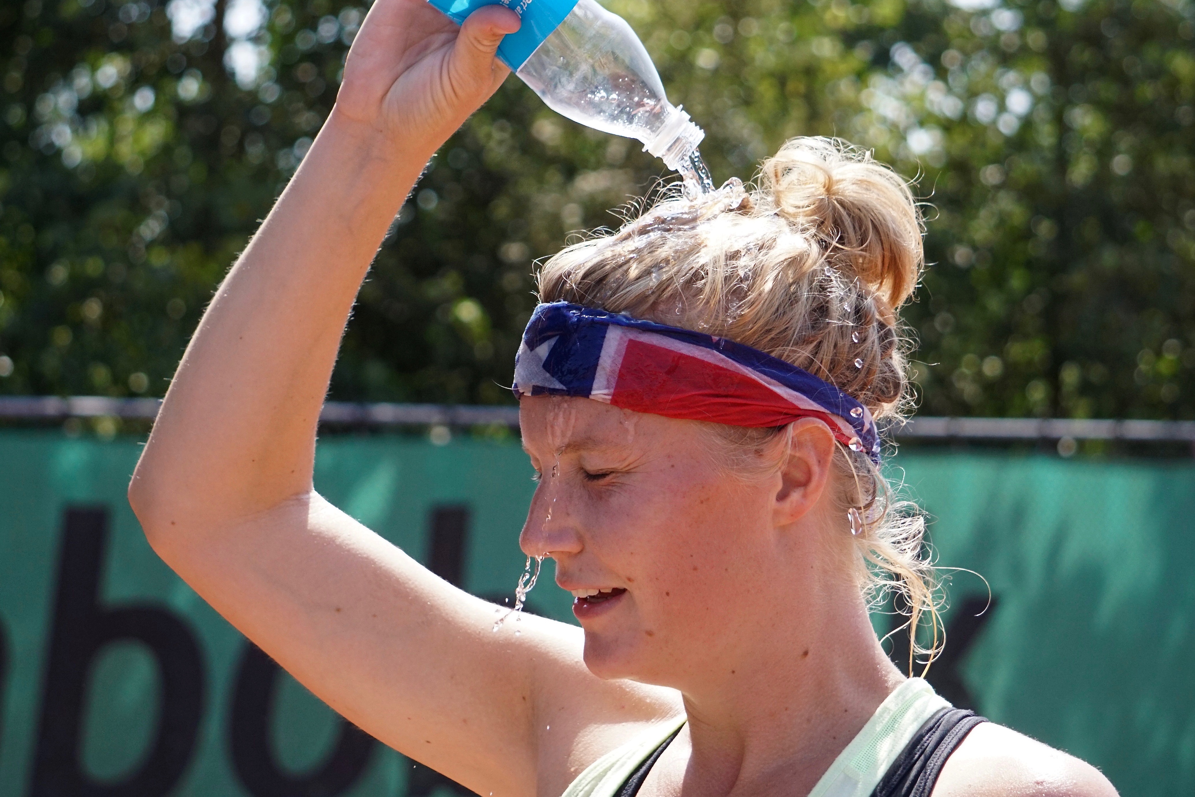 Meisje in de hitte water